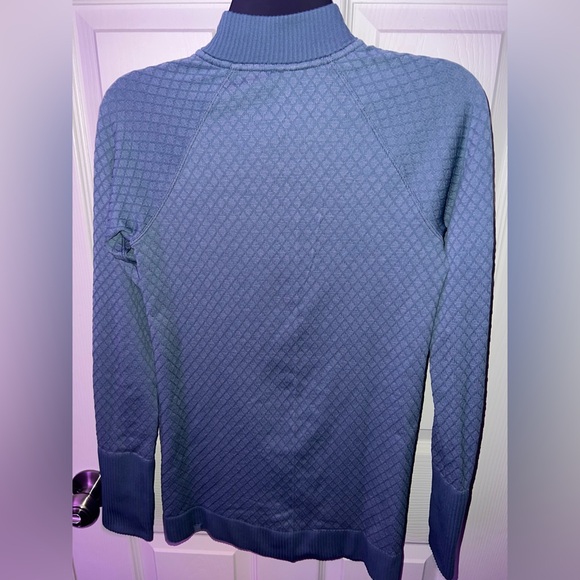 Lululemon athletica Women's 1/2 Zip top - Slate Blue - Picture 3 of 4